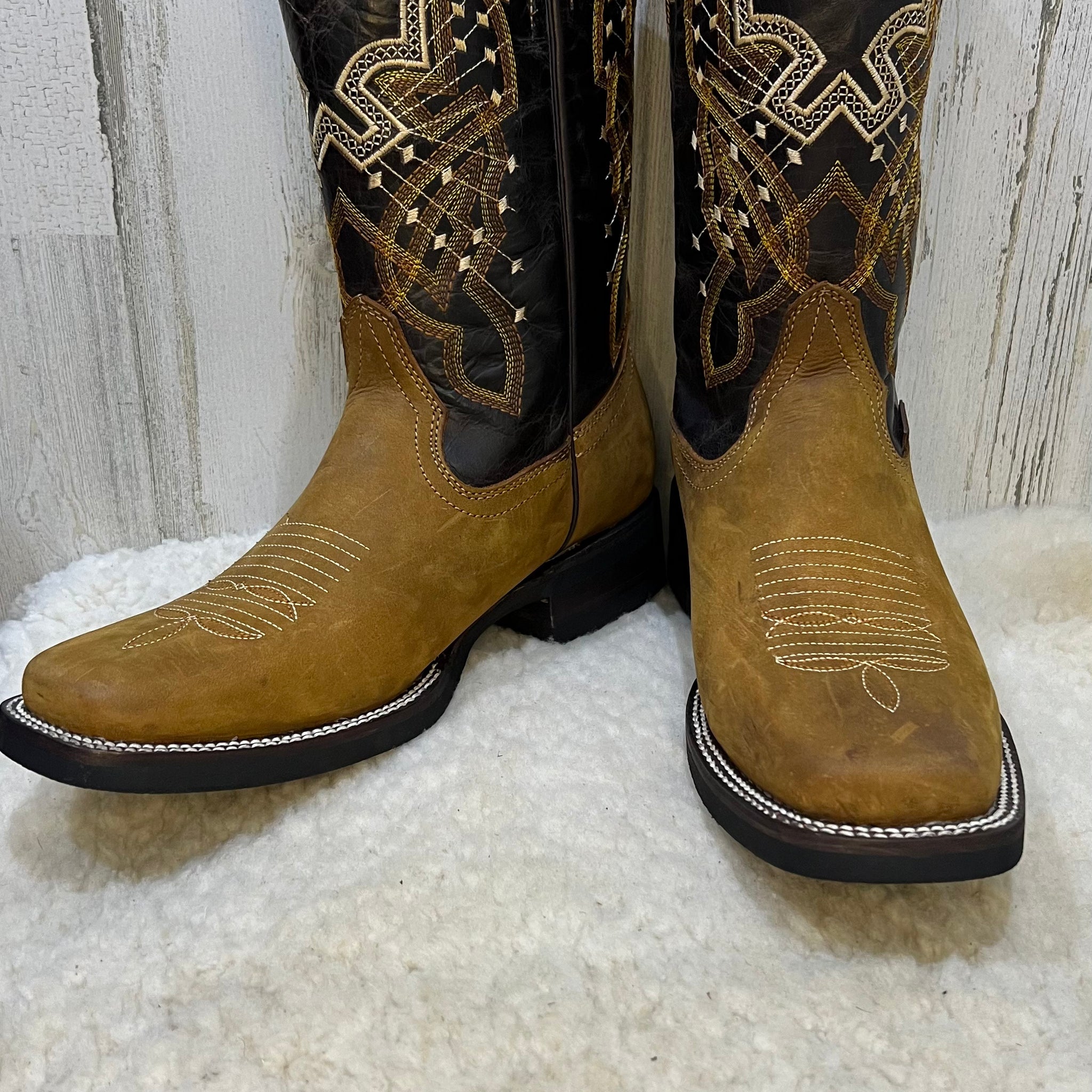 ROL Tan Rodeo Toe Cowboy Boots